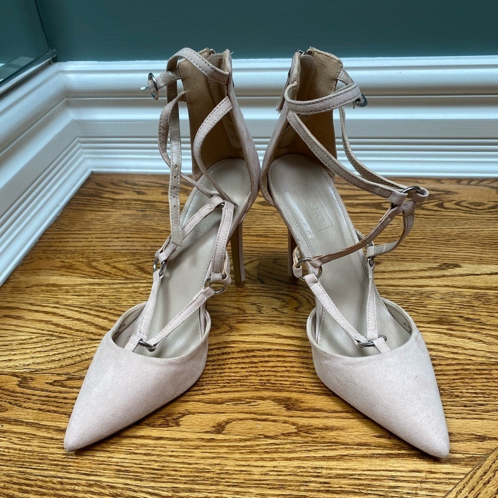 Womens beige suede pointy toe heels